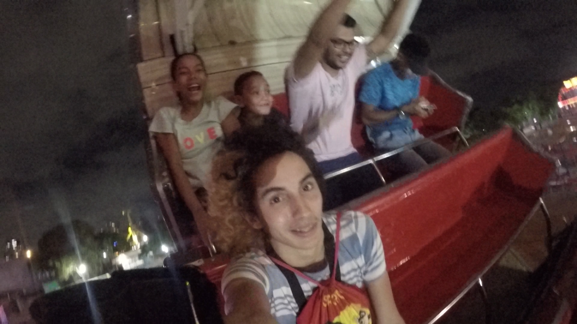 http://videos.introcdc.com/Canal/Vlogs/CPPP/Universal Park 2019/GOPR5615.00_43_32_43.Quadro075.png